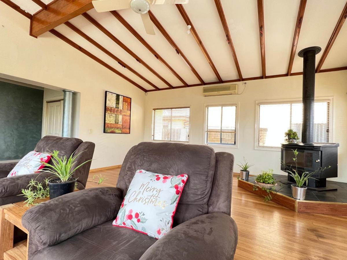 Cosy 4Br Home 15 Minutes Away From Melbourne Airport St Albans Exterior foto